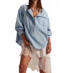 NEW FREE PEOPLE women's denim dreaming pullover top in so soft light wash